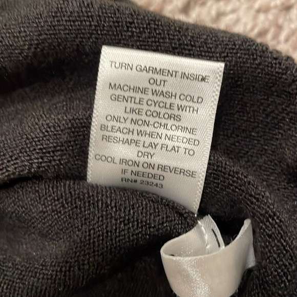 New York & Co Sweater - Picture 5 of 6